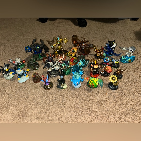 37 pcs Skylander Activision HUGE LOT - Picture 1 of 17
